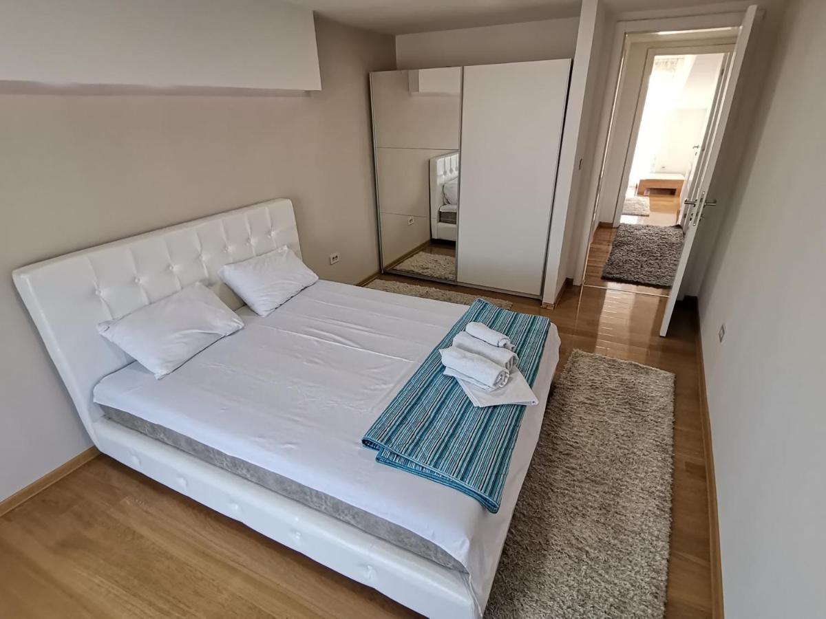 Atina Lux Hostel เลสโควัซ ภายนอก รูปภาพ