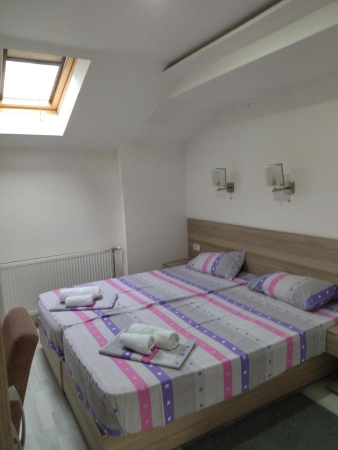 Atina Lux Hostel เลสโควัซ ภายนอก รูปภาพ