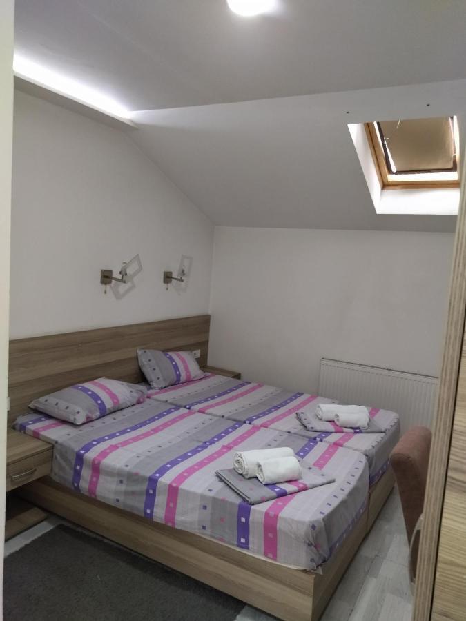 Atina Lux Hostel เลสโควัซ ภายนอก รูปภาพ