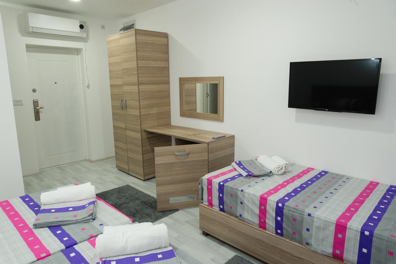 Atina Lux Hostel เลสโควัซ ภายนอก รูปภาพ