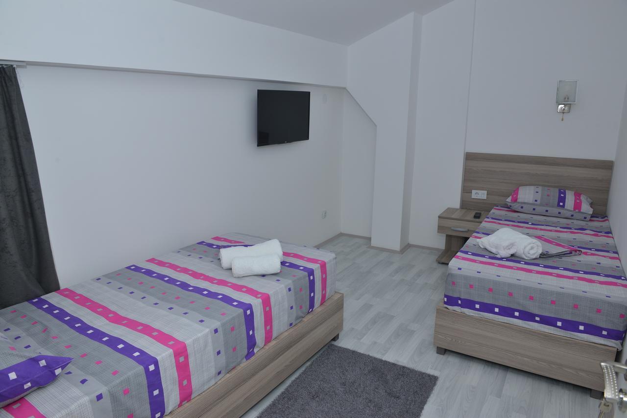 Atina Lux Hostel เลสโควัซ ภายนอก รูปภาพ